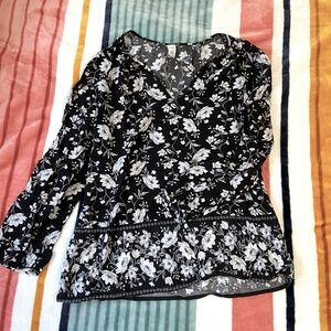 Old navy black and white floral blouse